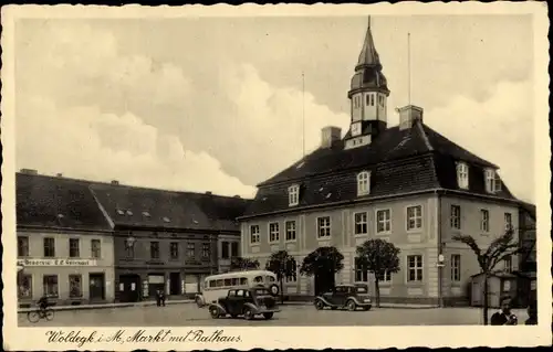 Ak Woldegk in Mecklenburg, Markt mit Rathaus, Drogerie, Autobus