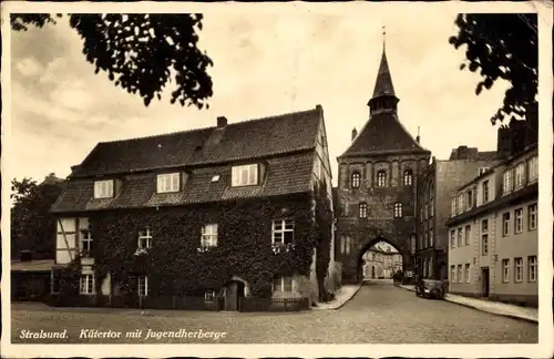 Ak Stralsund in Mecklenburg Vorpommern, Kütertor mit Jugendherberge