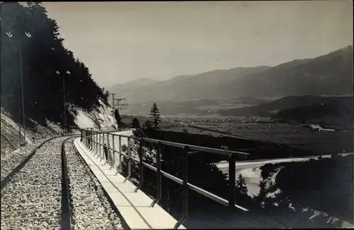 Ak Innsbruck in Tirol, Blick zum Ort v. d. Gleisen der Karwendelbahn