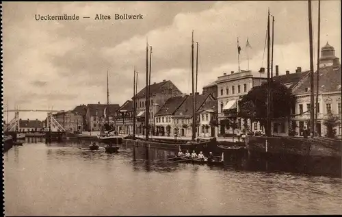 Ak Ueckermünde in Mecklenburg Vorpommern, Altes Bollwerk, Segelboote, Ruderboot