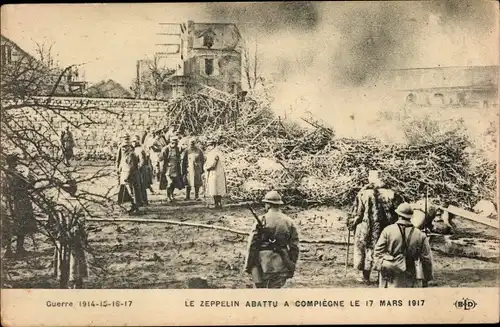 Ak Compiègne Oise, Le Zeppelin abattu a Compiegne le Mars 1917, I WK