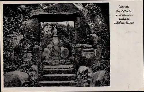 Ak Demmin in Vorpommern, Kettentor zum Ulanendenkmal von Richter Elsner