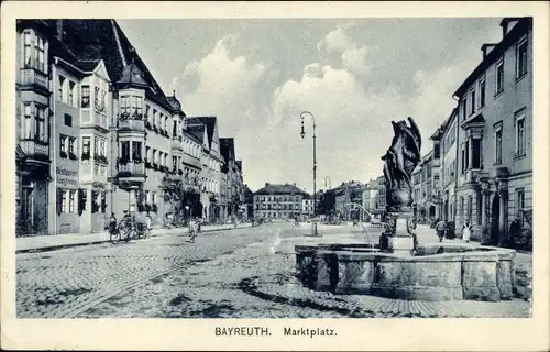 Ak Bayreuth in Oberfranken, Marktplatz, Brunnen, Passanten