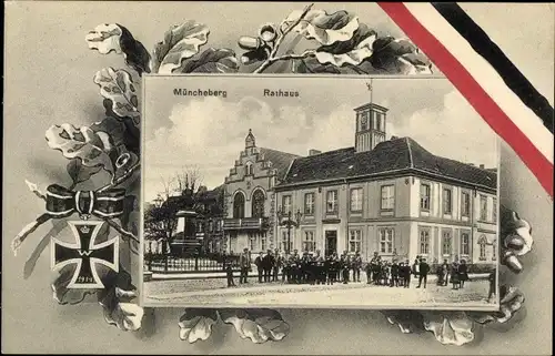 Passepartout Ak Müncheberg in der Mark, Rathaus, Eisernes Kreuz, Denkmal