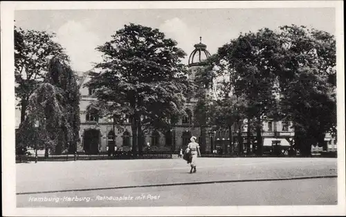 Ak Hamburg Harburg, Rathausplatz mit der Post, Passantin
