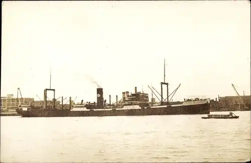 Foto Ak Shanghai China, Frachtschiff Tjikandi im Hafen 1925