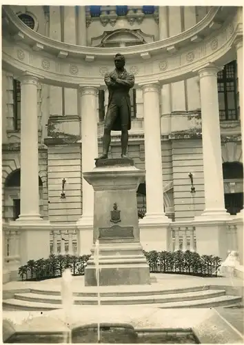 Foto Hongkong China, Blick auf ein Denkmal, Plastik