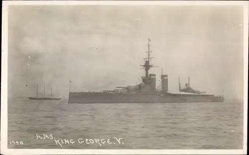 Foto Ak Britisches Kriegsschiff, HMS King George V, Schlachtschiff