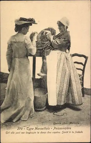 Ak Marseille Bouches du Rhône, Type Marseillais, Poissonniere, zwei Frauen