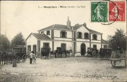 Ak Mesgrigny Aube, La Gare, Kutschen