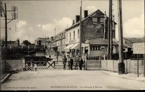 Ak Mourmelon le Petit Marne, Le Passage a Niveau