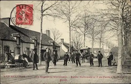 Ak Les Bézards Nogent sur Vernisson Loiret, Route Nationale no 7 de Paris a Antibes Arret