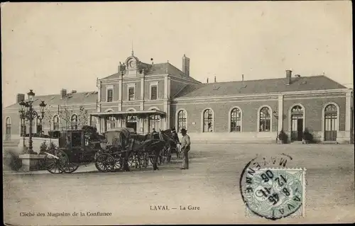 Ak Laval Mayenne, La Gare, Kutschen