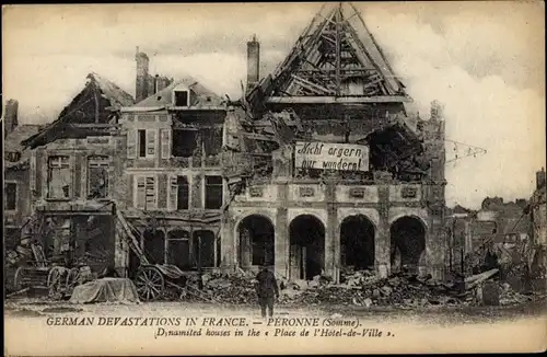 Ak Péronne Somme, German Devastations, Dynamited houses in the Place de l'Hotel de Ville, I. WK