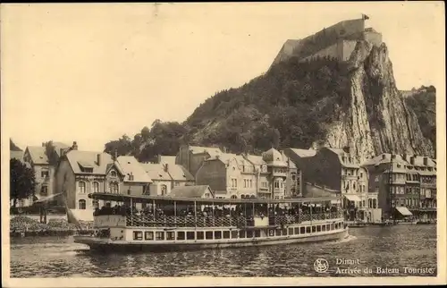 Ak Dinant Wallonien Namur, Arrivée du Bateau Touriste, Wasserpartie mit Dampfer