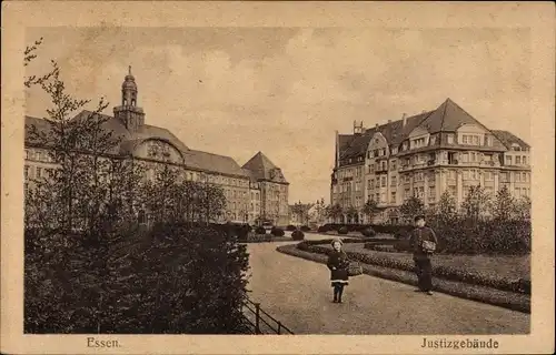 Ak Essen im Ruhrgebiet, Justizgebäude, Park, Spaziergänger