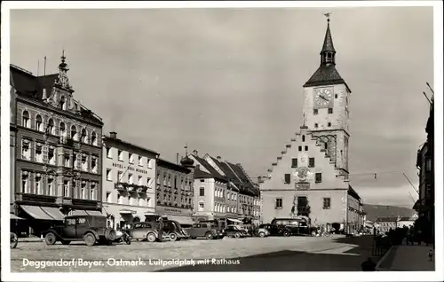 Ak Deggendorf im Bayerischen Wald Niederbayern, Luitpoldplatz, Rathaus, Hotel Drei Mohren, G. Krauth