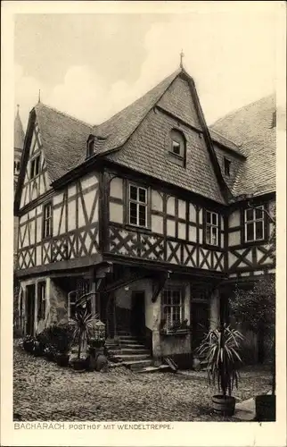 Ak Bacharach am Rhein, Posthof mit Wendeltreppe