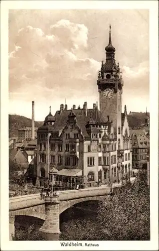 Ak Waldheim in Mittelsachsen, Blick auf das Rathaus, Brücke