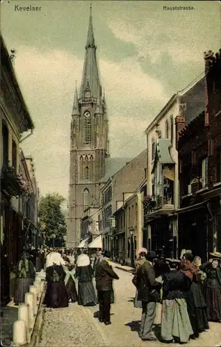 Ak Kevelaer am Niederrhein, Hauptstraße mit Blick zur Kirche, Passanten