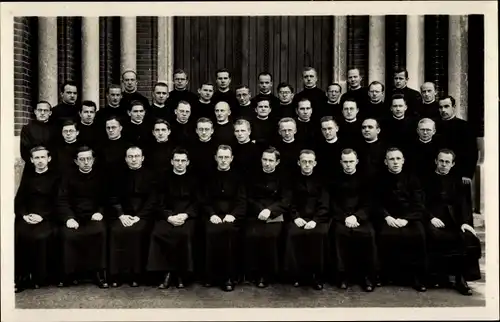 Ak Maria Enzersdorf Niederösterreich, Missionshaus St. Gabriel, Missionspriester