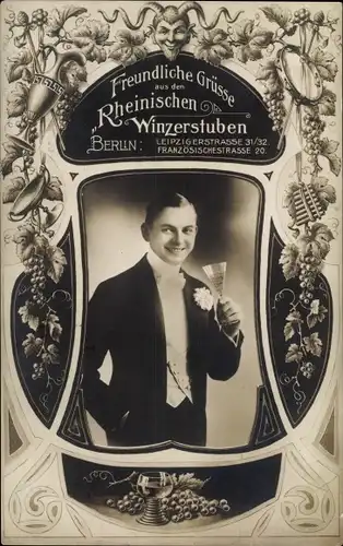 Ak Berlin Mitte, Rheinische Winzerstube, Friedrichstraße 31/32, Mann mit Sektglas