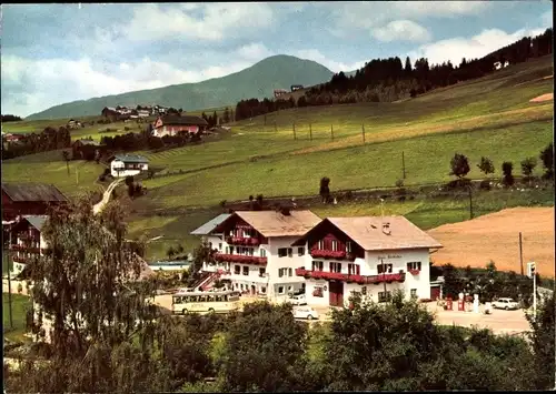 Ak Terenten Terento Südtirol, Garni Blasbichler, Außenansicht mit Umgebung