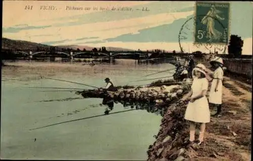 Ak Vichy Allier, Pecheurs sur les bords de l'Allier