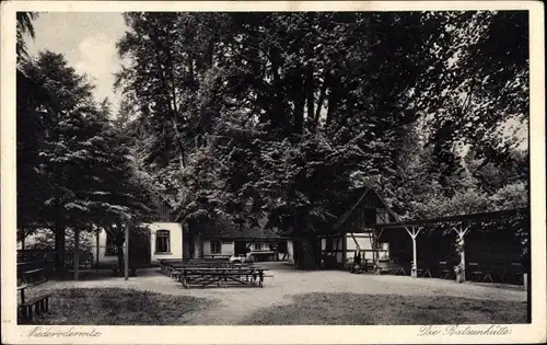 Ak Niederoderwitz Oderwitz in der Oberlausitz, Batzenhütte, Hof mit Bänken, Laube