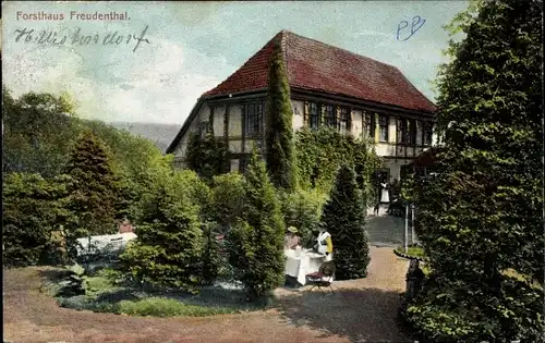 Ak Bad Iburg am Teutoburger Wald, Forsthaus Freudenthal, Außenansicht, Tisch, Menschen