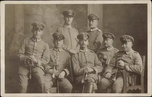 Foto Ak Deutsche Soldaten in Uniformen, Gruppenbild, I. WK