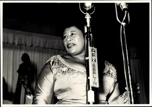 Foto Jazz Club Berlin 50er Jahre, Ella Fitzgerald, Mikrophon