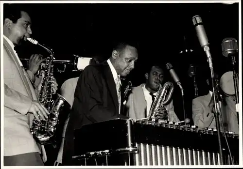 Foto Jazz Club Berlin 50er Jahre, Lionel „Hamp“ Hampton, Perkussionist, Mikrofon