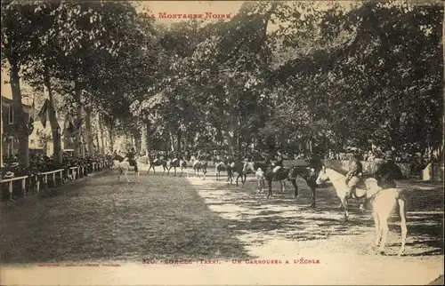 Ak Sorèze Tarn, un Carrousel a l'Ecole, Reiter, Zuschauer