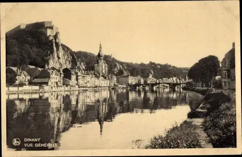 Ak Dinant Wallonien Namur, Gesamtansicht vom Ufer aus gesehen