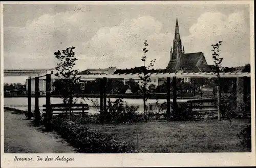 Ak Demmin in Vorpommern, In den Anlagen, Schwanenteich, Kirche