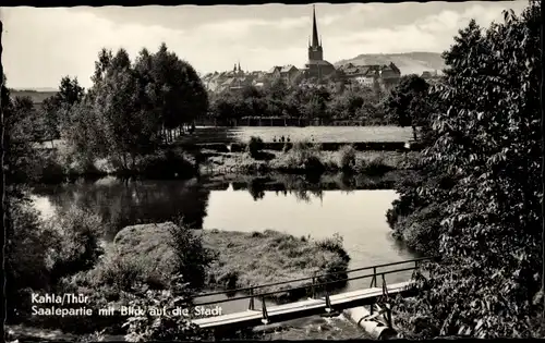 Ak Kahla in Thüringen, Saalepartie mit Blick auf die Stadt