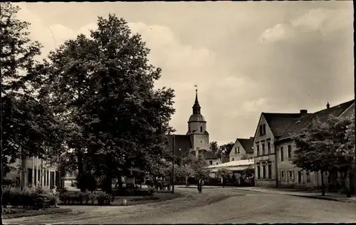 Ak Klettwitz Schipkau in der Niederlausitz, Dorfplatz, Kirche