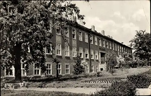 Ak Meuselwitz in Thüringen, Poliklinik, Außenansicht