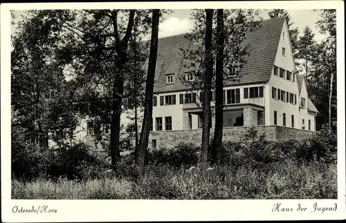 Ak Osterode am Harz, Haus der Jugend, Außenansicht durch Bäume