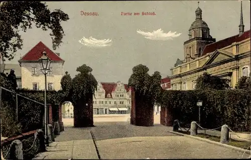 Ak Dessau in Sachsen Anhalt, Partie am Schloss, Türme
