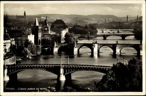 Ak Praha Prag Tschechien, Gesamtansicht über Brücken