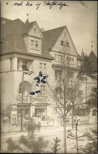 Foto Ak Hermsdorf Bernsdorf im Erzgebirge, Straßenpartie mit Gasthaus