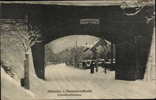 Ak Dresden Gittersee, Dresdener Straße, Bahnüberführung im Winter, Schnee