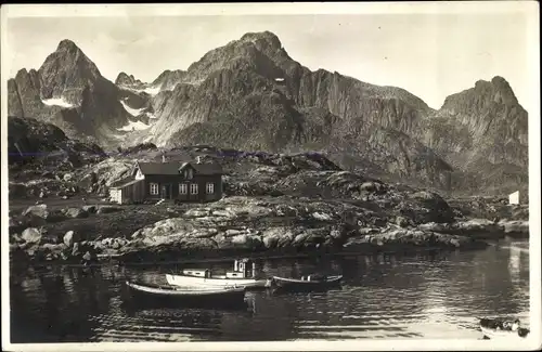 Ak Lofoten Norwegen, Landschaft mit Haus, Boote