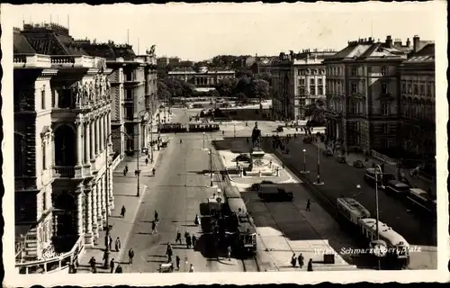 Ak Wien 3. Landstraße Österreich, Schwarzenberg Platz, Straßenbahnen, Passanten, Denkmal, Schloss