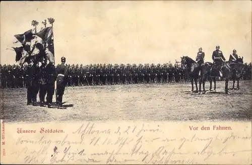 Ak Deutsche Soldaten in Uniformen, Vor den Fahnen