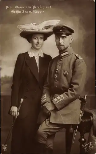 Ak Oskar Prinz von Preußen, Gräfin Ina Marie, Portrait, Uniform, Eisernes Kreuz