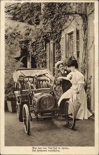 Ak Met zoo een Tuf Tuf te rijden, Mann hilft Frau in ein Automobil