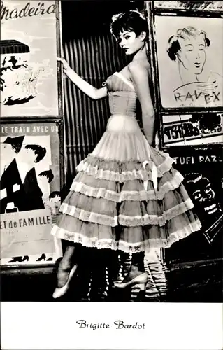 Ak Schauspielerin Brigitte Bardot, Portrait, Kleid, Korsett